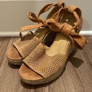 Splendid Tan Wedges